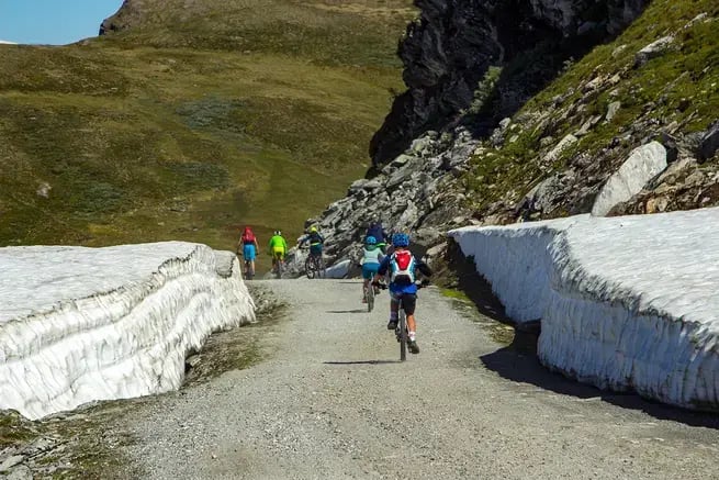 Mountain bike fra fjell til fjord