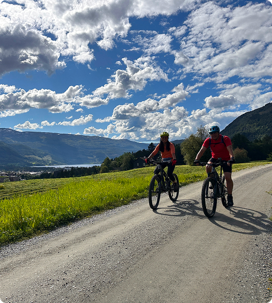 EN VÅRIG EVENTYRFERIE I FJORD-NORGE