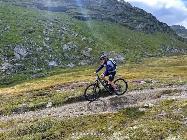 Mountain bike fra fjell til fjord