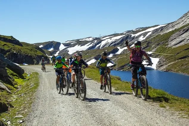 Rafting og terrengsykling
