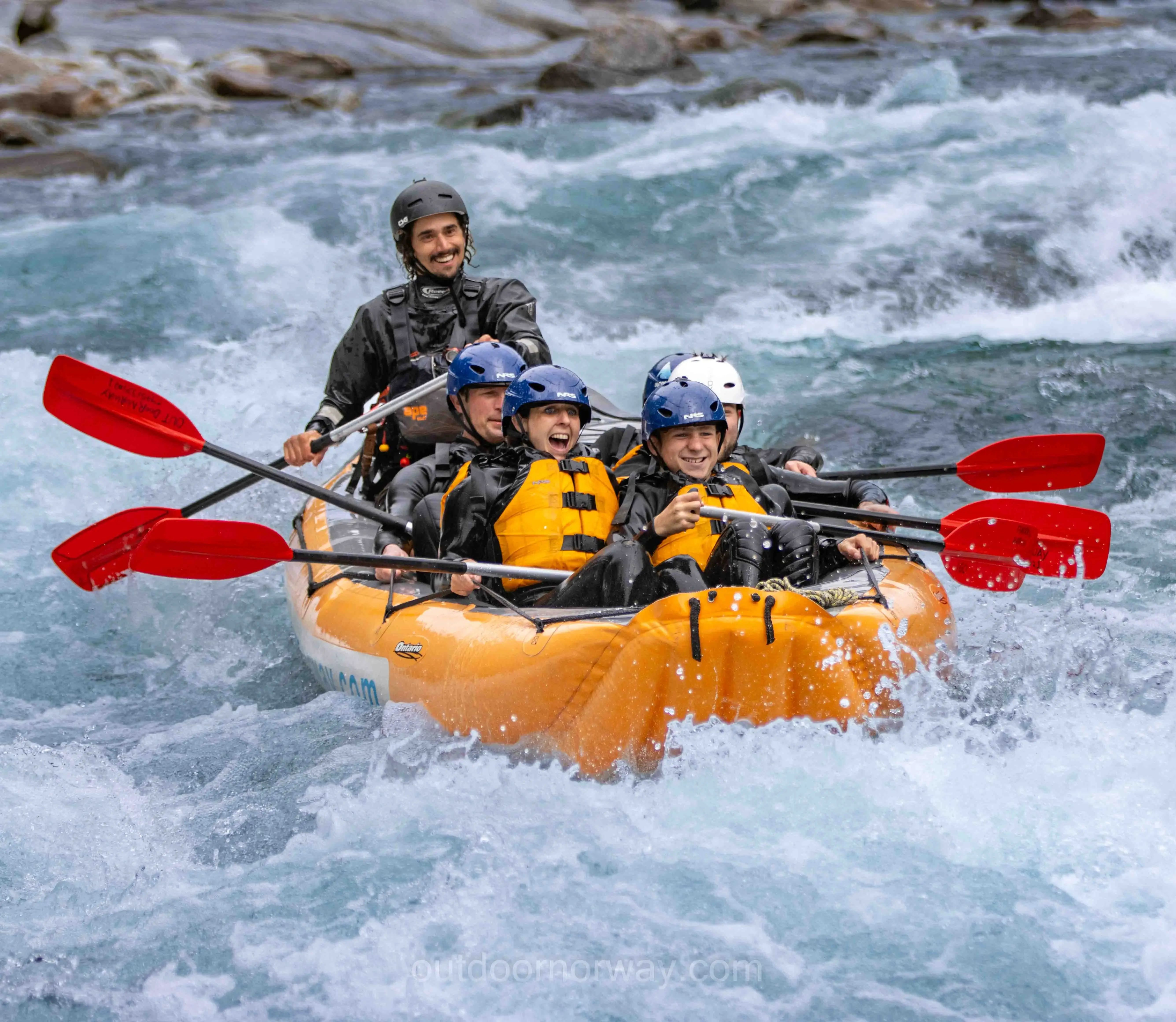 Rafting i elver med strøm_